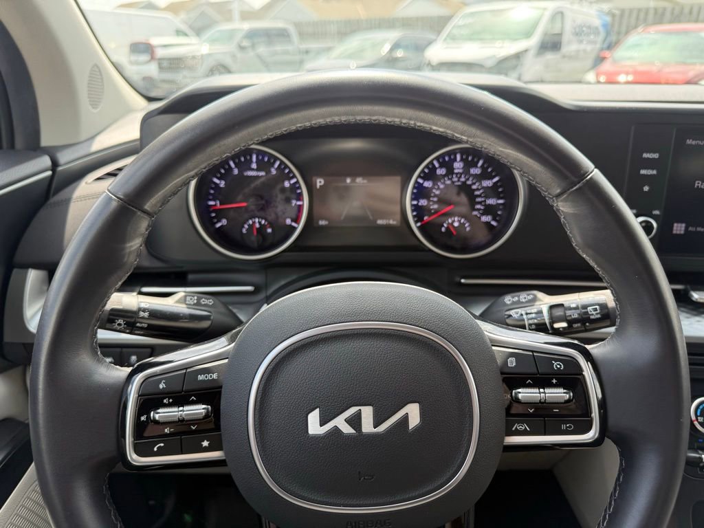 Used 2024 Kia Carnival LX FWD image 21