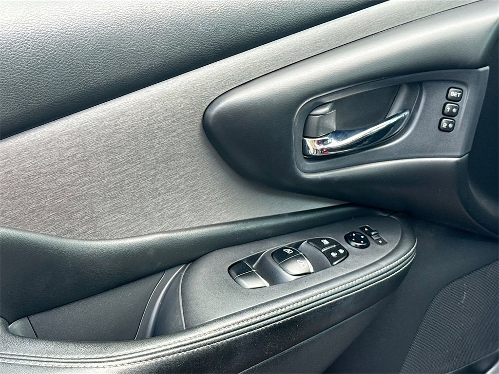 Used 2020 Nissan Murano SL w/ Moonroof Package image 16