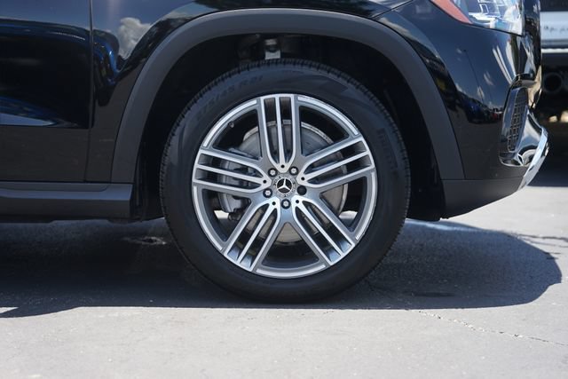 Used 2025 Mercedes-Benz GLS 450 4MATIC image 4