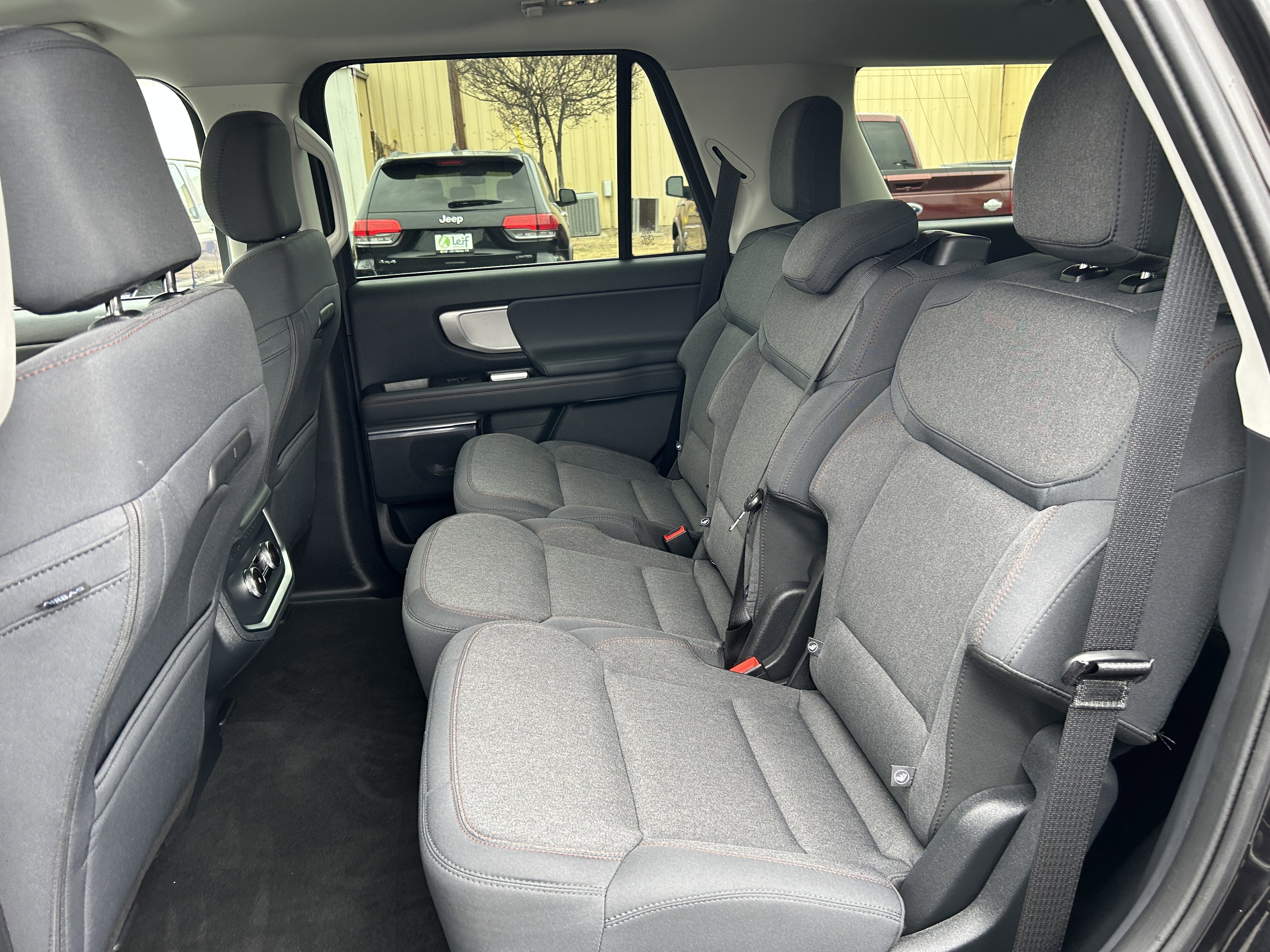 Certified 2025 Ford Expedition Active image 22