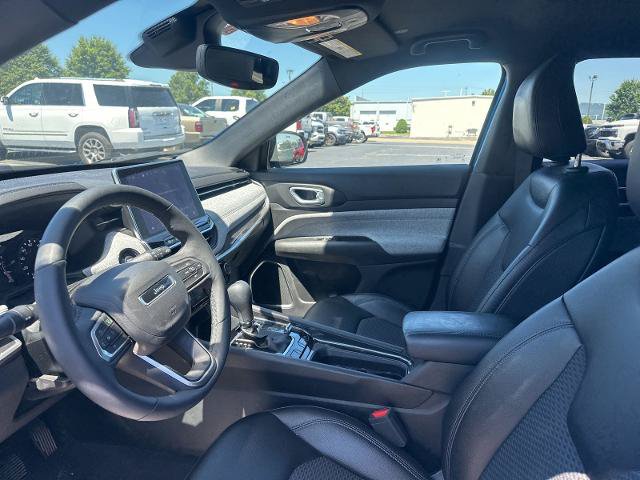 Used 2024 Jeep Compass Latitude w/ Convenience Group AWD/4WD image 6