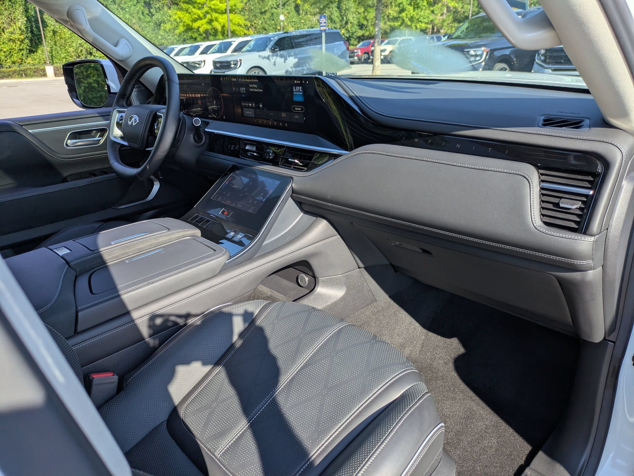 Used 2025 INFINITI QX80 Sensory AWD/4WD image 39