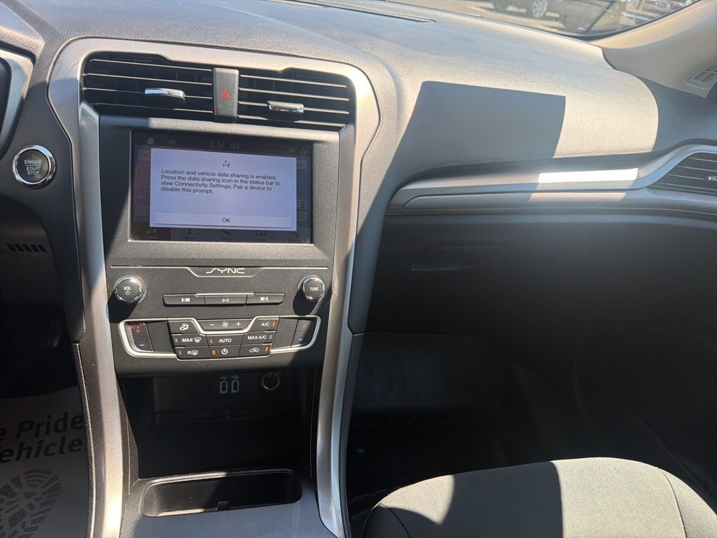 Certified 2019 Ford Fusion SE FWD image 30