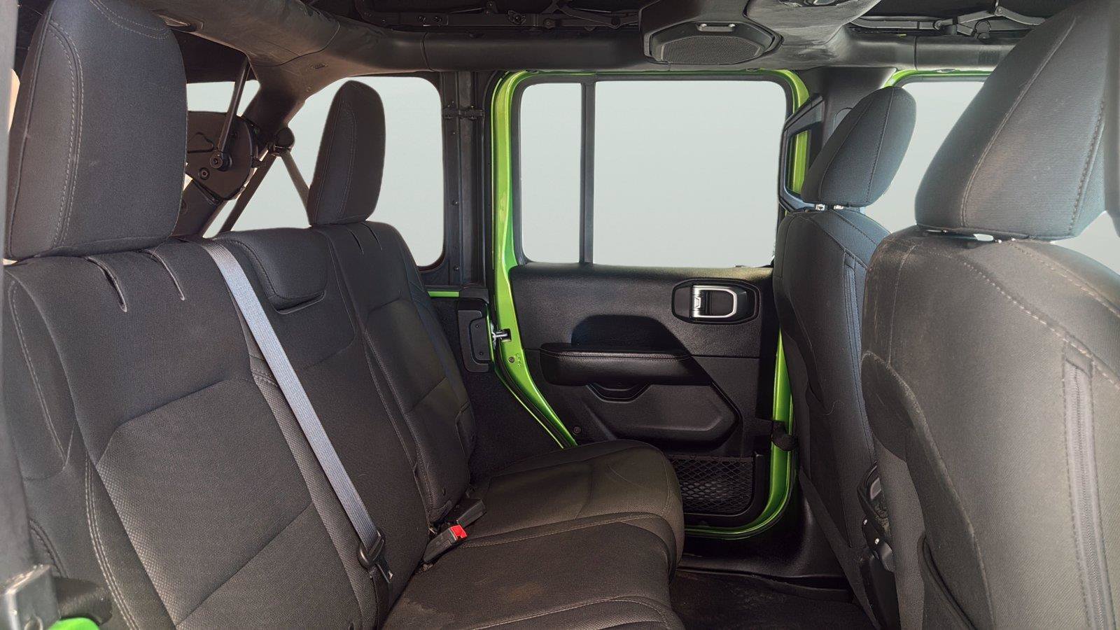 Used 2018 Jeep Wrangler Unlimited Sahara AWD/4WD image 15