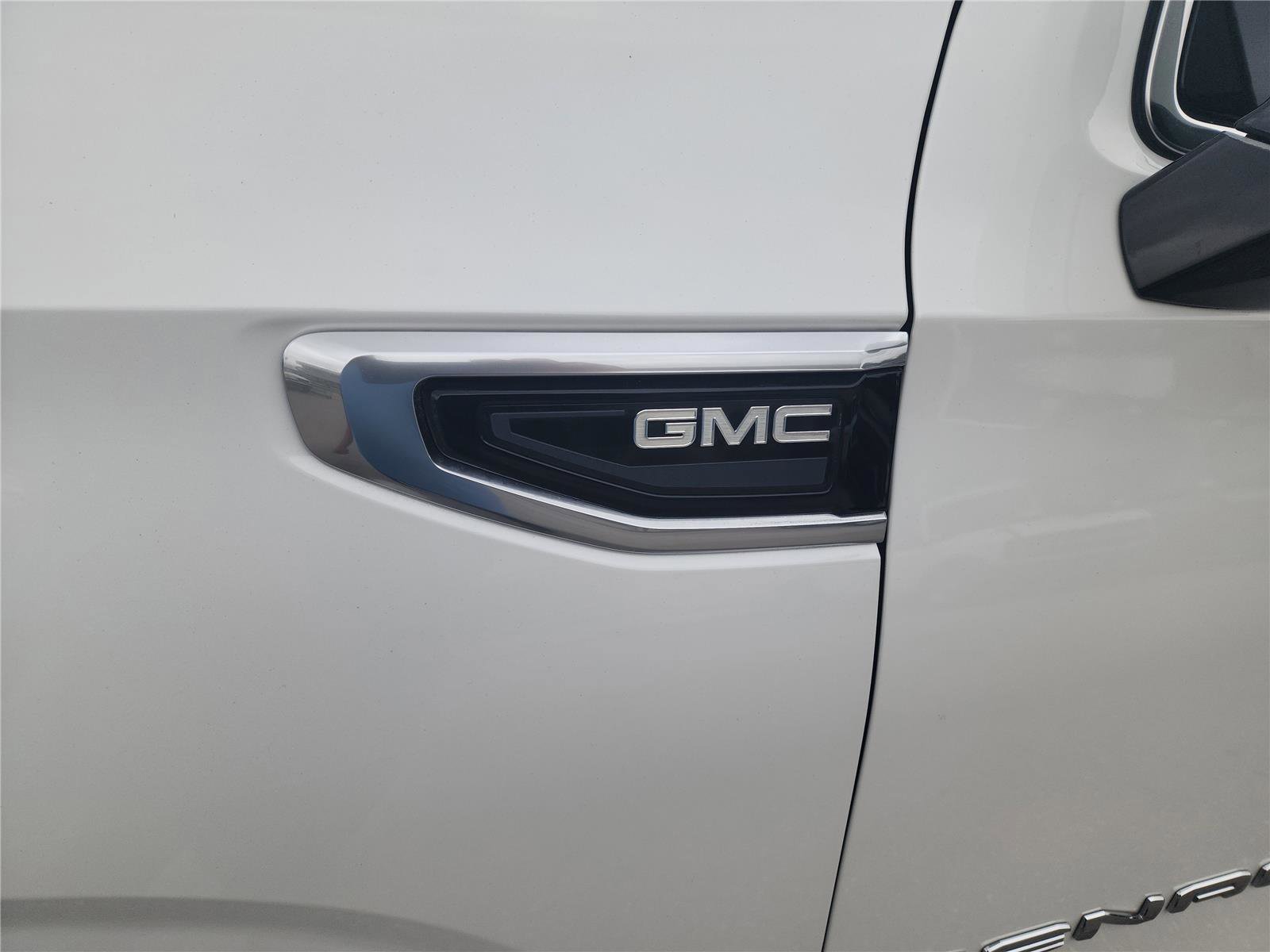 Used 2022 GMC Yukon XL Denali image 11