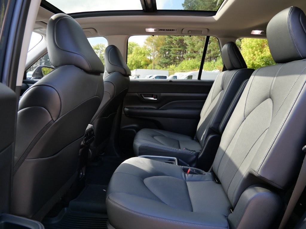 Used 2024 Toyota Grand Highlander AWD Hybrid image 20