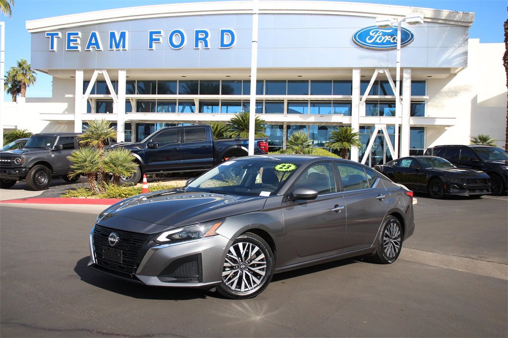 Used 2023 Nissan Altima 2.5 SV image 2