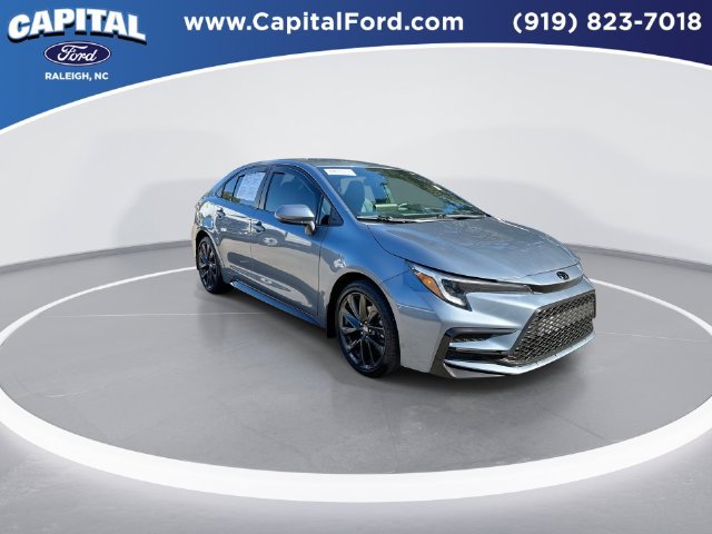 Used 2025 Toyota Corolla SE FWD image 2