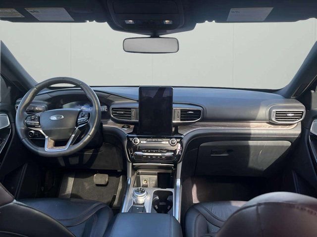 Certified 2023 Ford Explorer Platinum w/ Premium Technology Package image 17