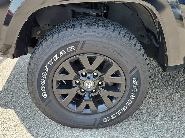 Used 2022 Toyota Tacoma SR5 AWD/4WD image 9