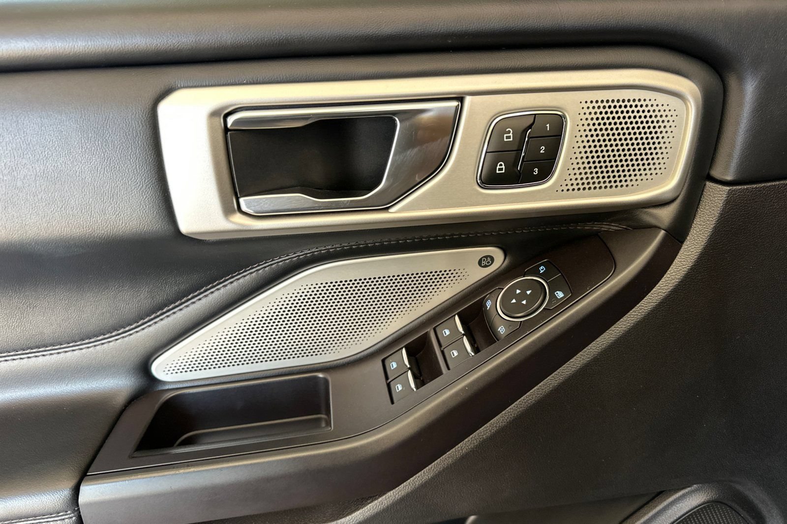 Certified 2020 Ford Explorer Platinum w/ Premium Technology Package AWD/4WD image 10