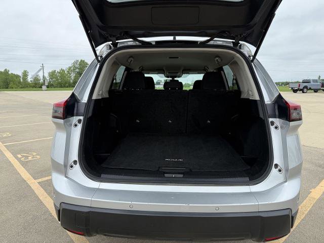 Used 2024 Nissan Rogue S AWD/4WD image 10