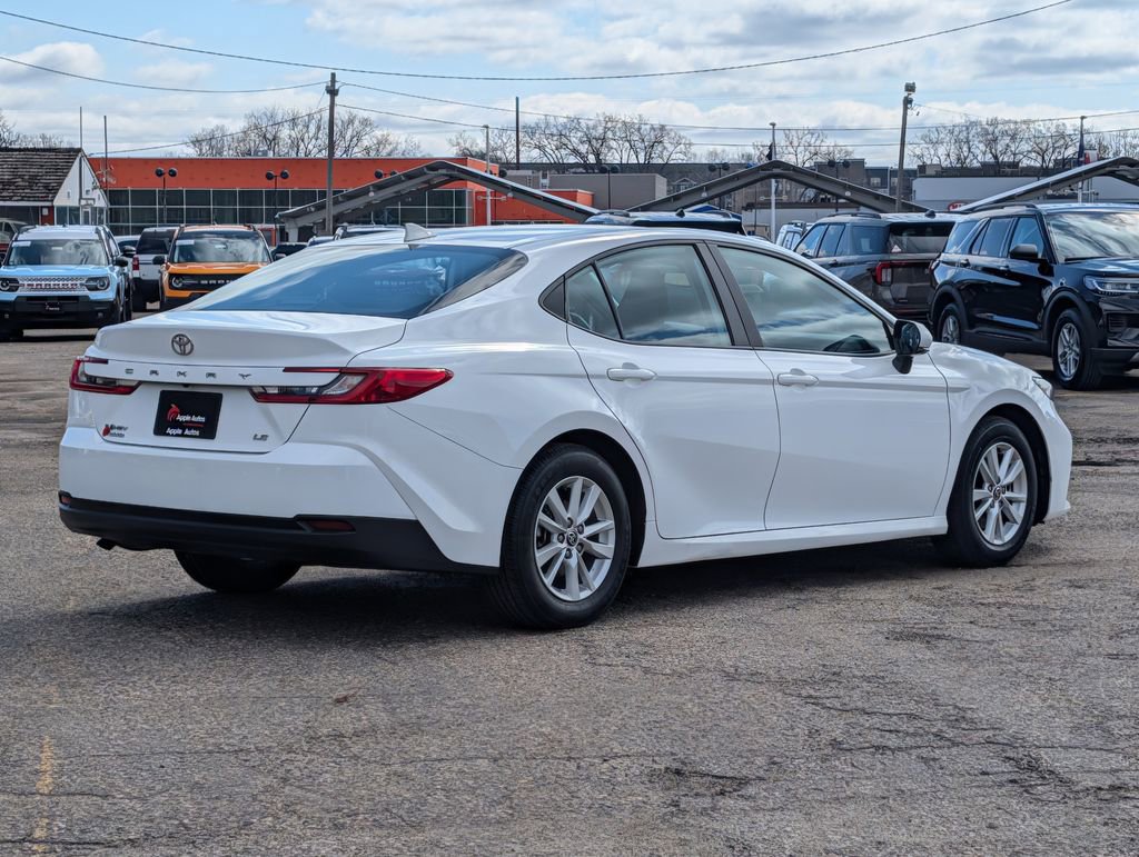 Used 2025 Toyota Camry LE image 3