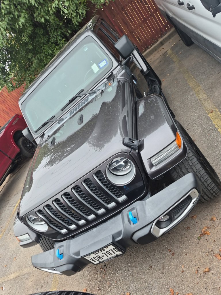 Used 2022 Jeep Wrangler Unlimited Sahara AWD/4WD image 3