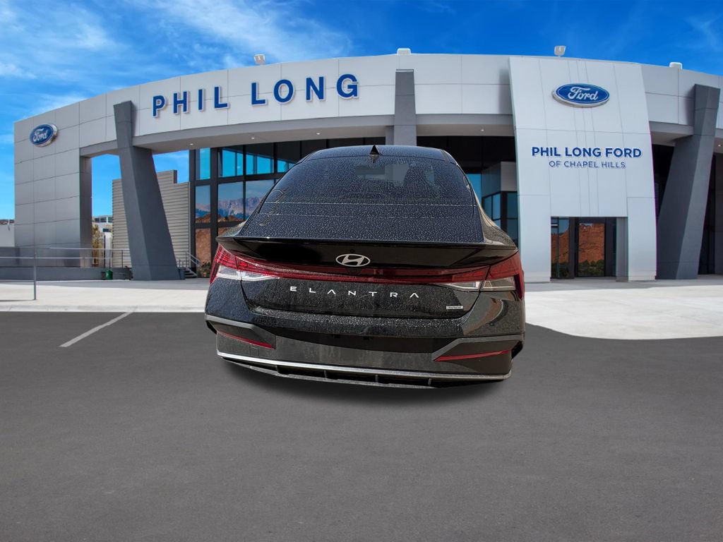 Used 2025 Hyundai Elantra SEL FWD image 4