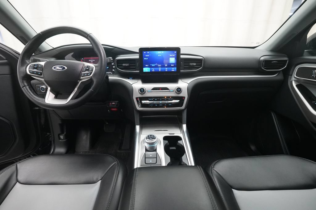 Certified 2022 Ford Explorer XLT w/ XLT Sport Appearance Package AWD/4WD image 5