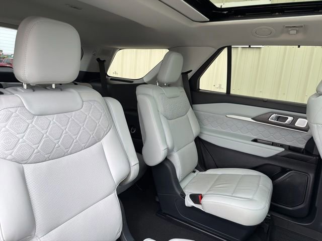 Certified 2025 Ford Explorer Platinum w/ LUX Leather Package image 9