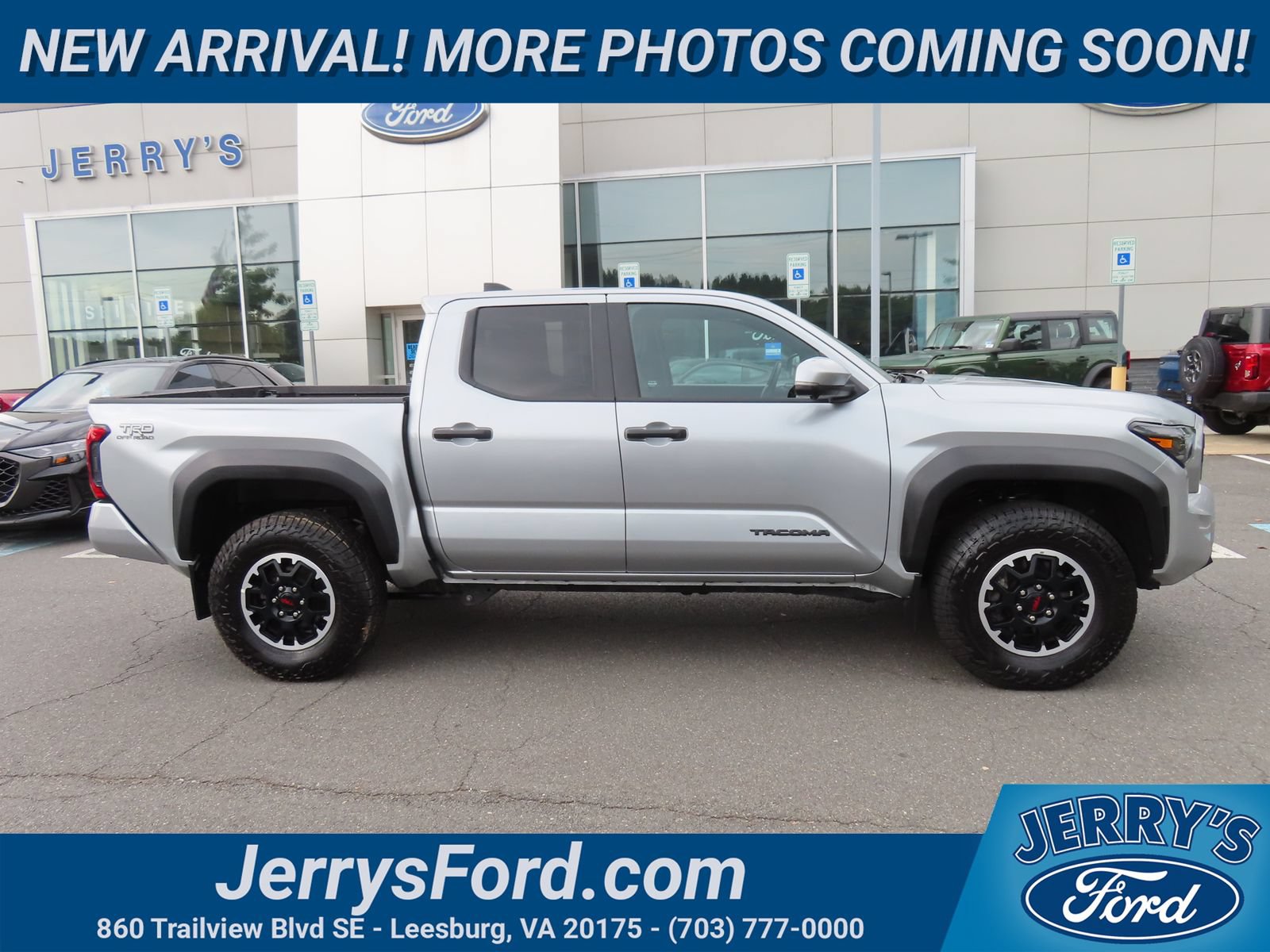 Used 2024 Toyota Tacoma TRD Off-Road w/ TRD Off Road Premium Package AWD/4WD image 4