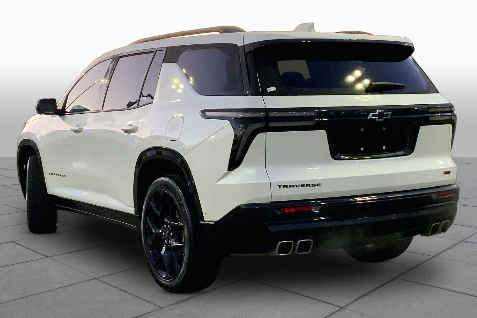 Used 2024 Chevrolet Traverse RS FWD image 11