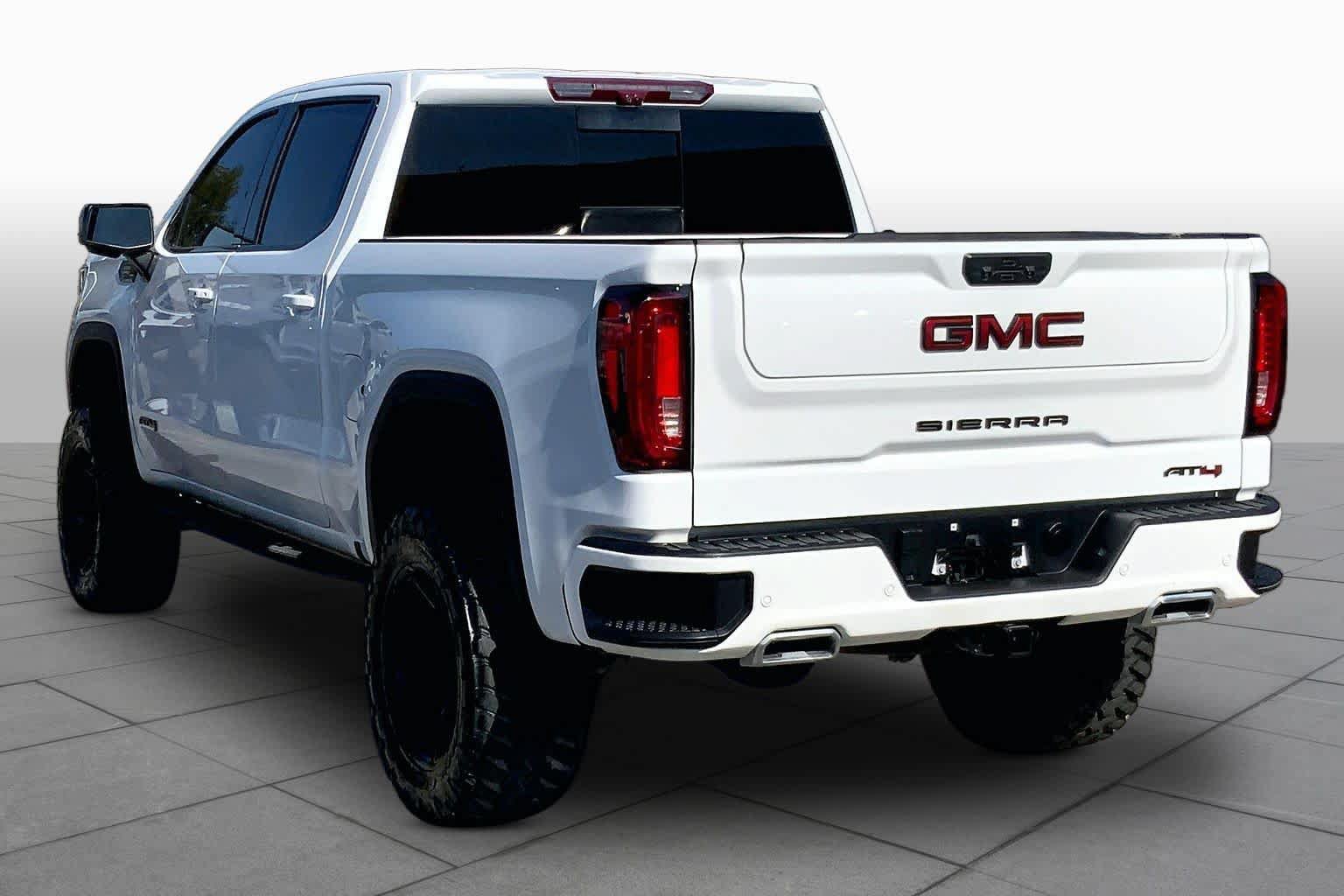 Used 2024 GMC Sierra 1500 AT4 w/ Technology Package AWD/4WD image 11