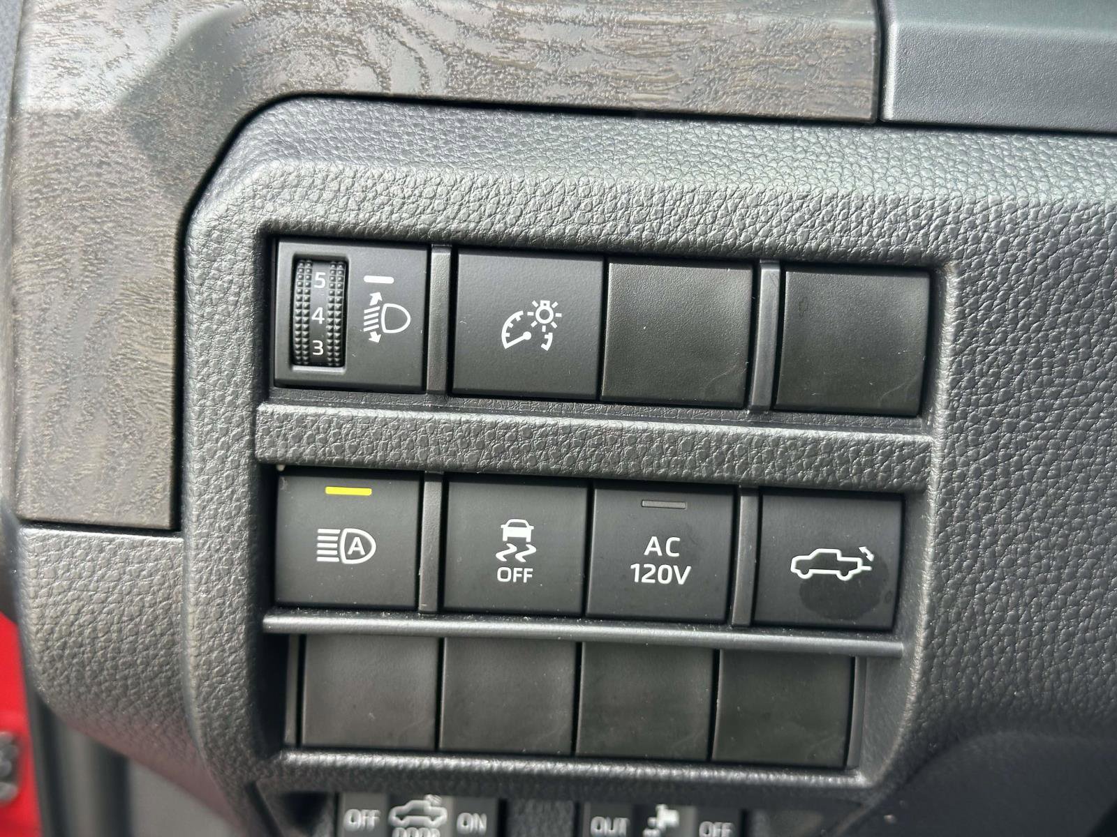 Used 2024 Toyota Tacoma Limited w/ Limited Package (LT) AWD/4WD image 35