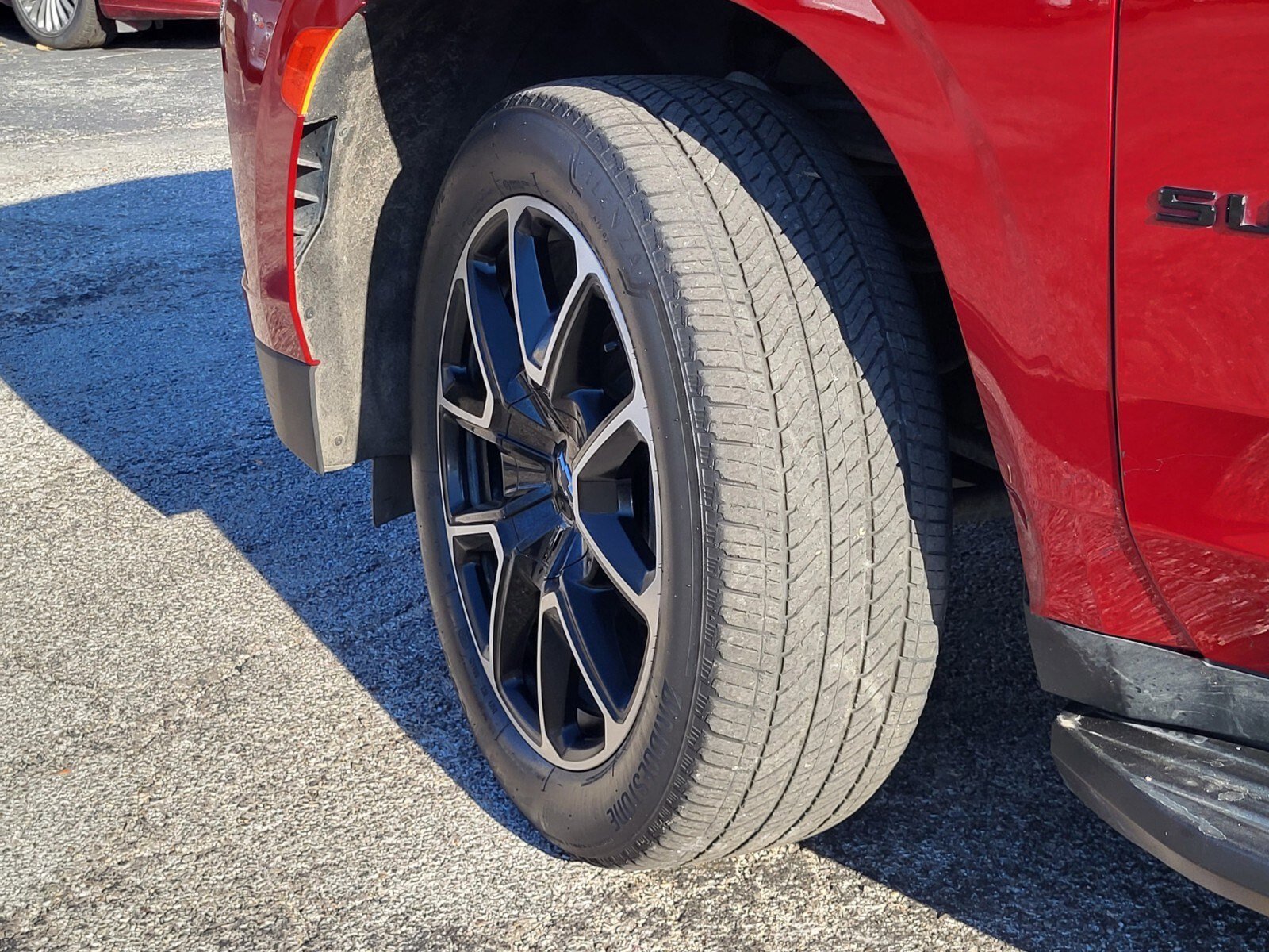 Used 2024 Chevrolet Suburban RST w/ Luxury Package image 35