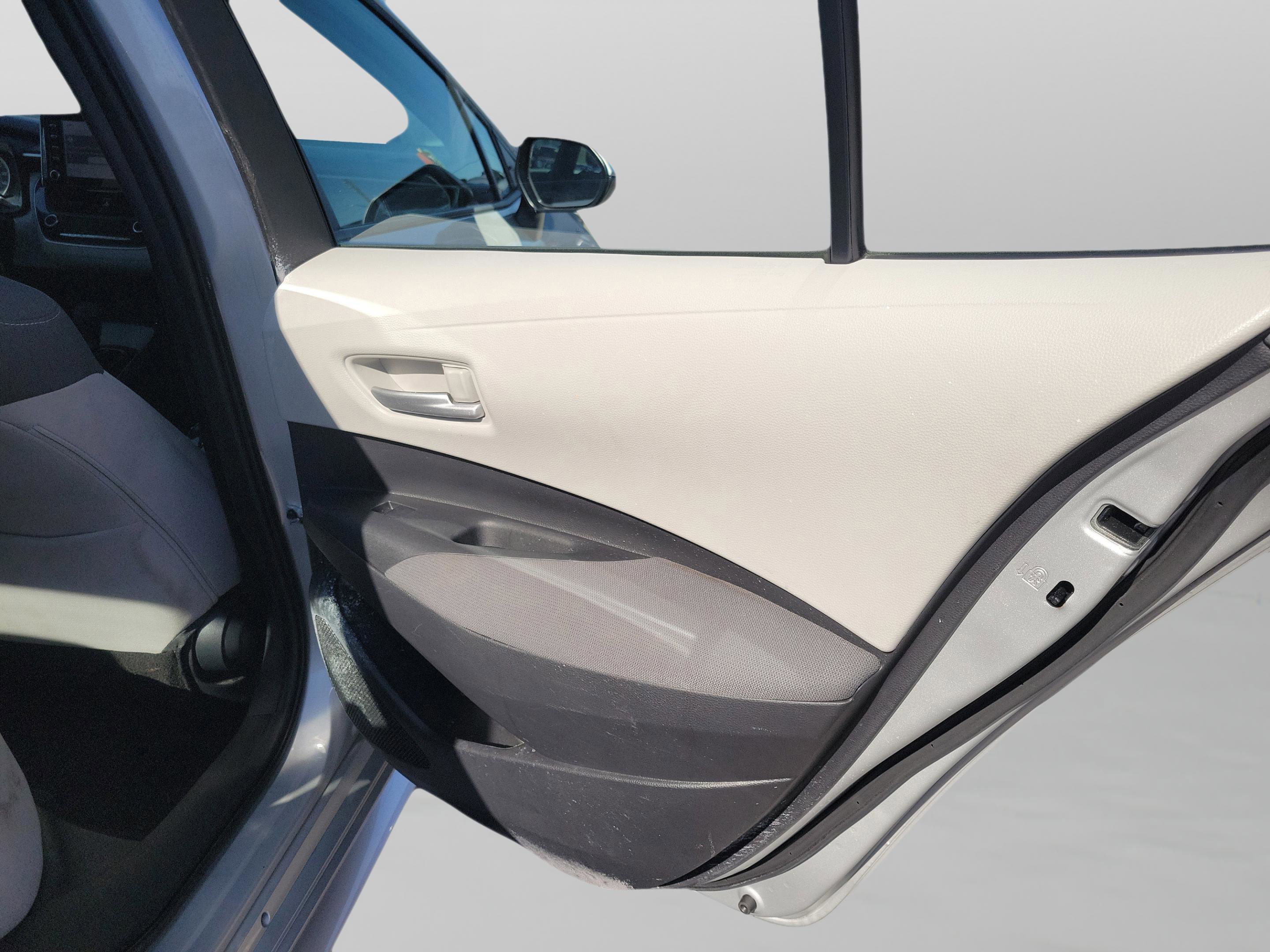 Used 2021 Toyota Corolla LE image 14