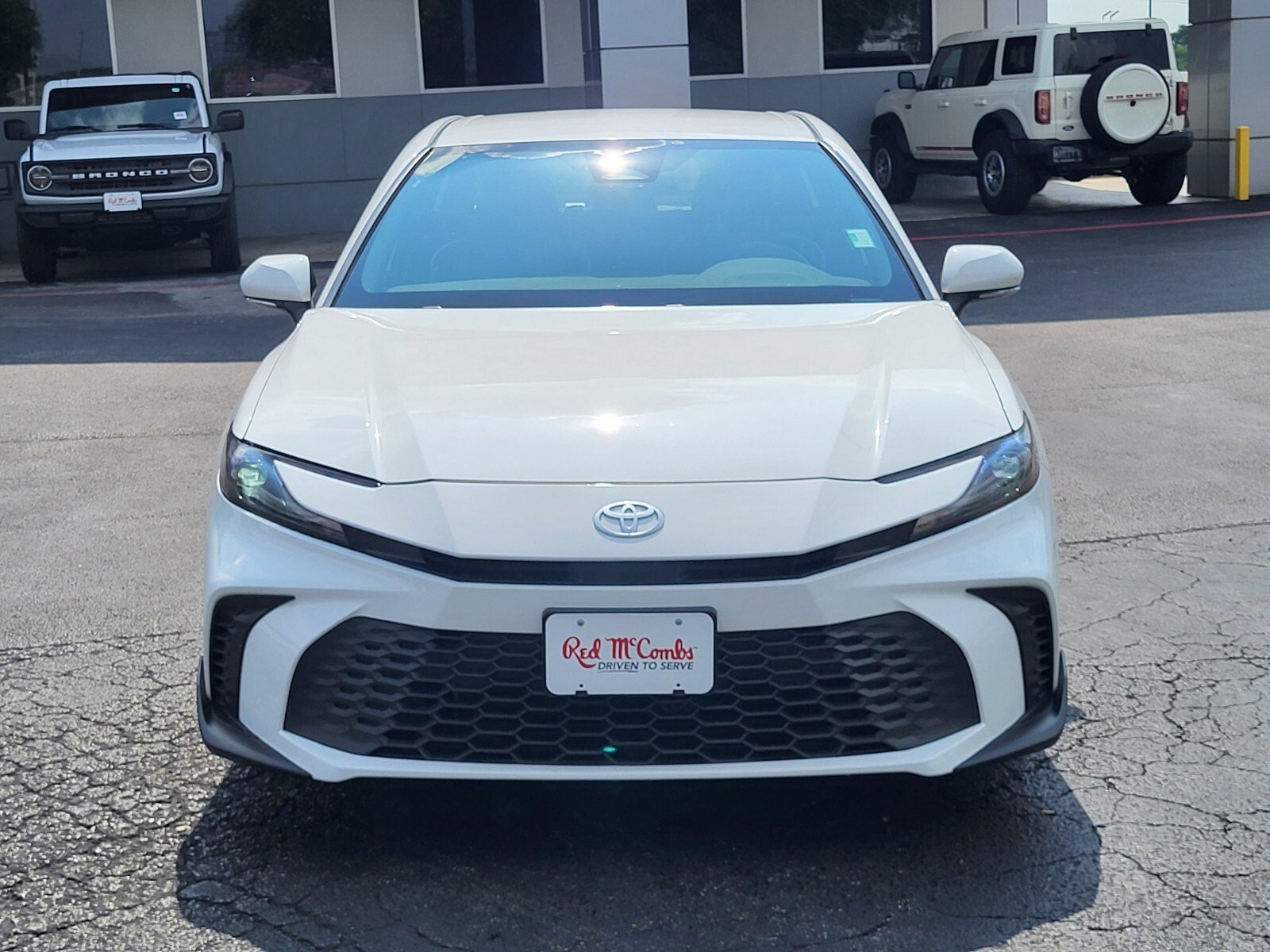 Used 2025 Toyota Camry SE FWD image 9