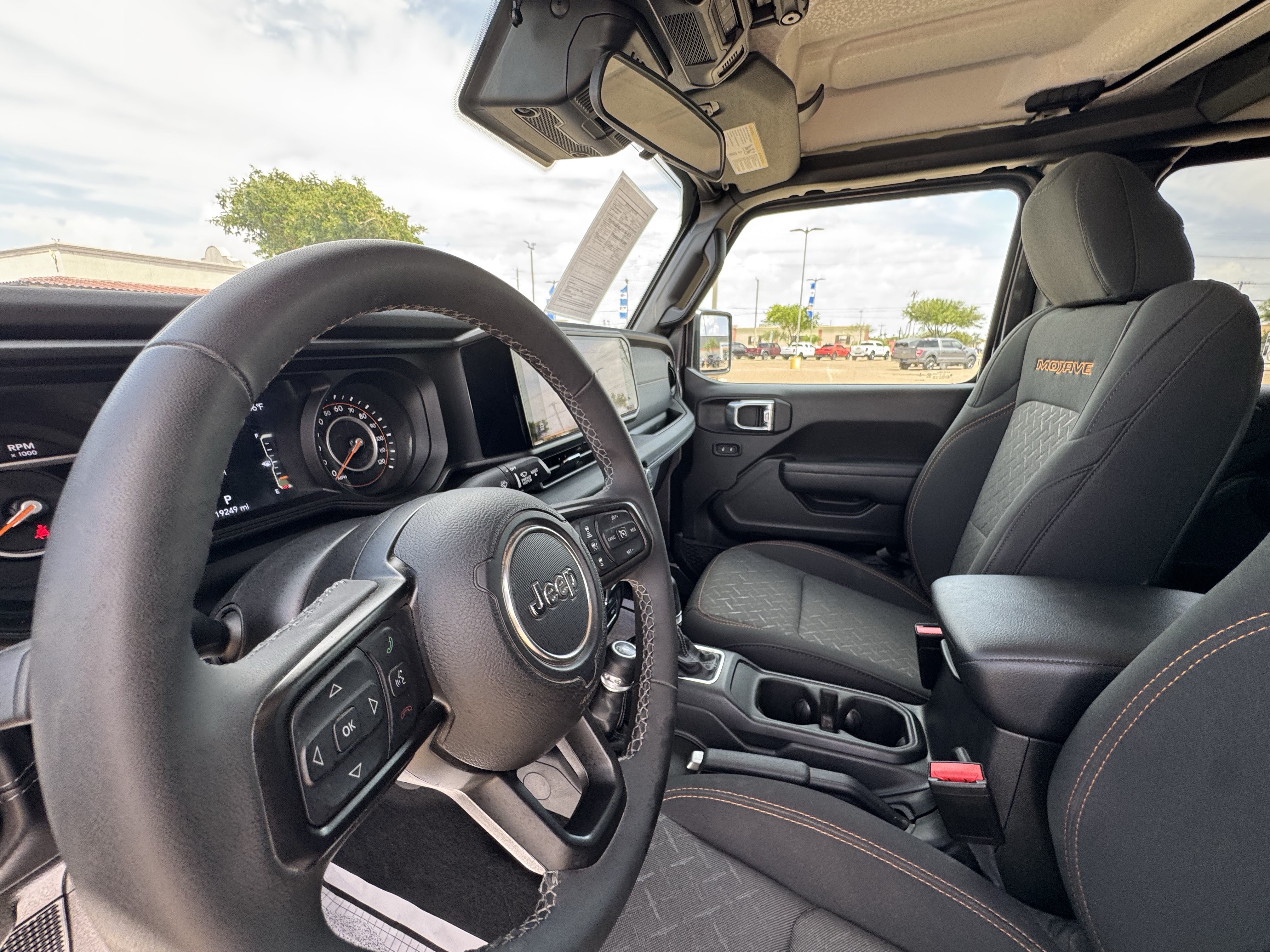 Used 2025 Jeep Gladiator Mojave AWD/4WD image 24