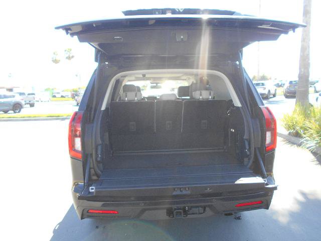 Certified 2025 Ford Expedition Active AWD/4WD image 5