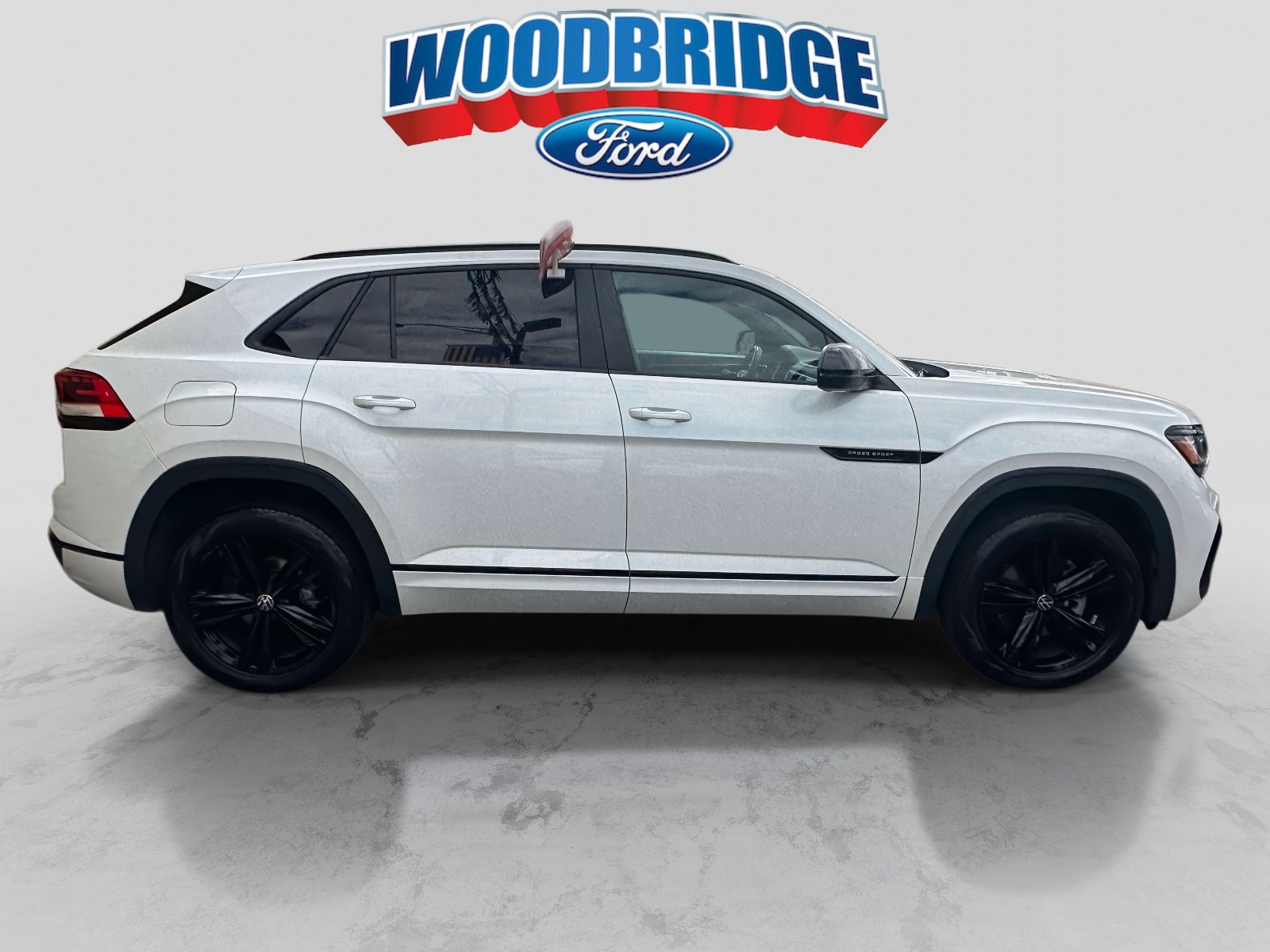 Used 2023 Volkswagen Atlas Cross Sport SEL R-Line image 3