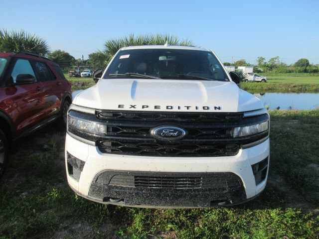 Certified 2023 Ford Expedition Limited AWD/4WD image 2