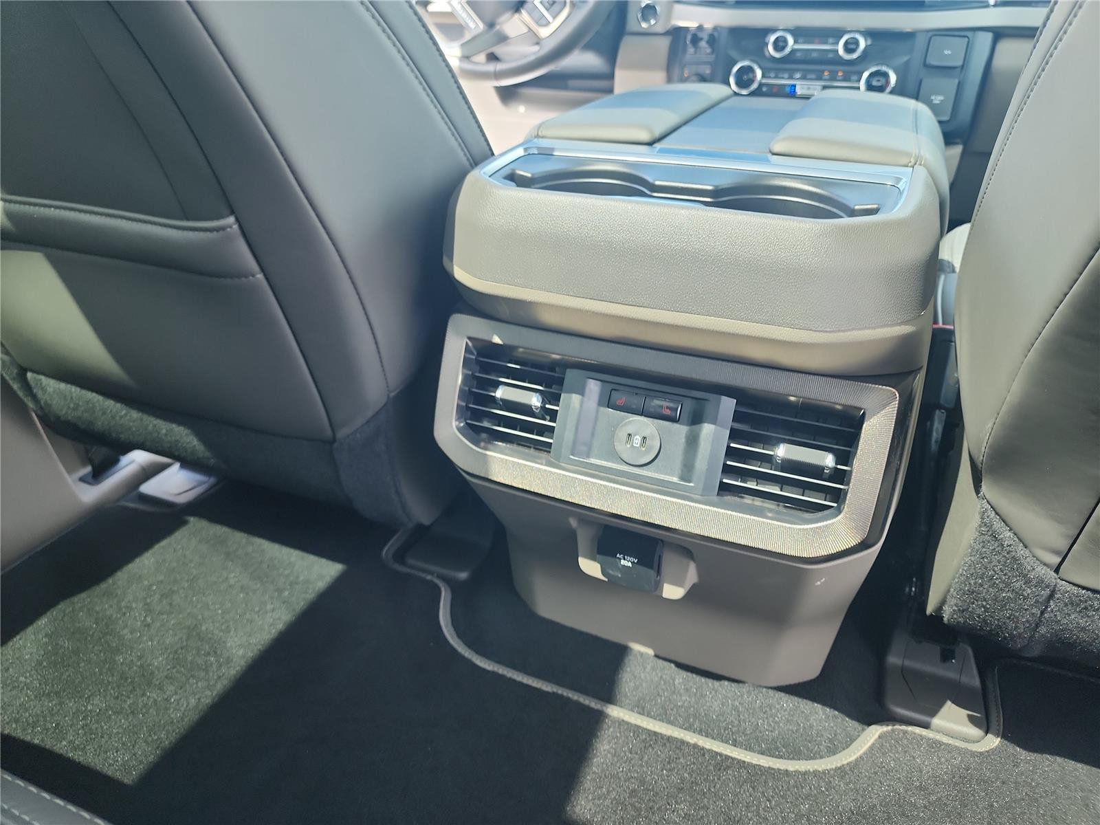 Certified 2025 Ford F450 Platinum w/ Platinum Plus Package AWD/4WD image 24