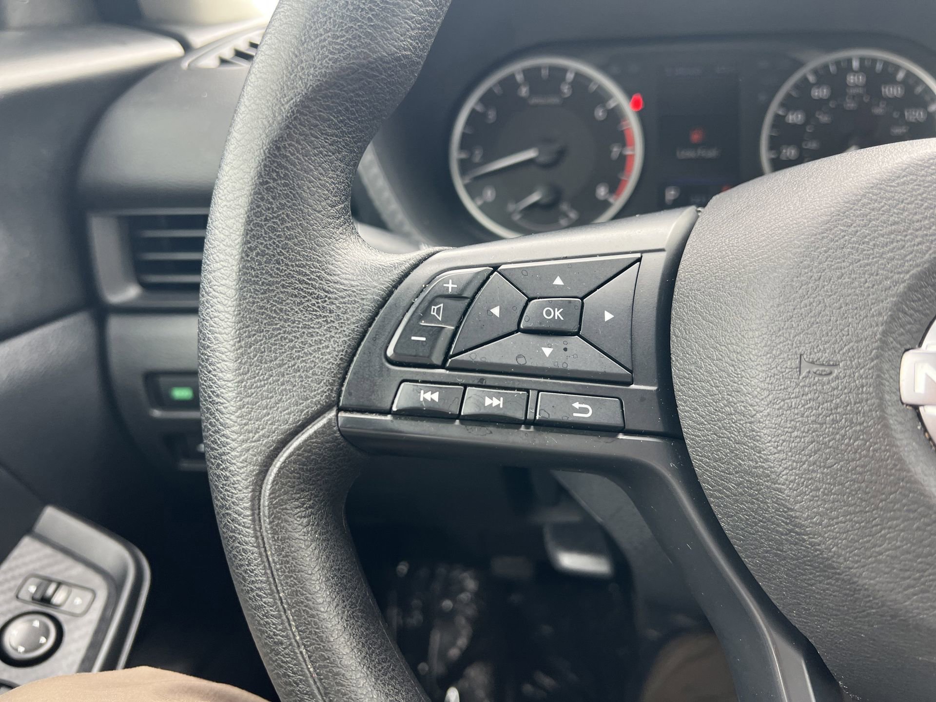 Used 2025 Nissan Sentra S image 13