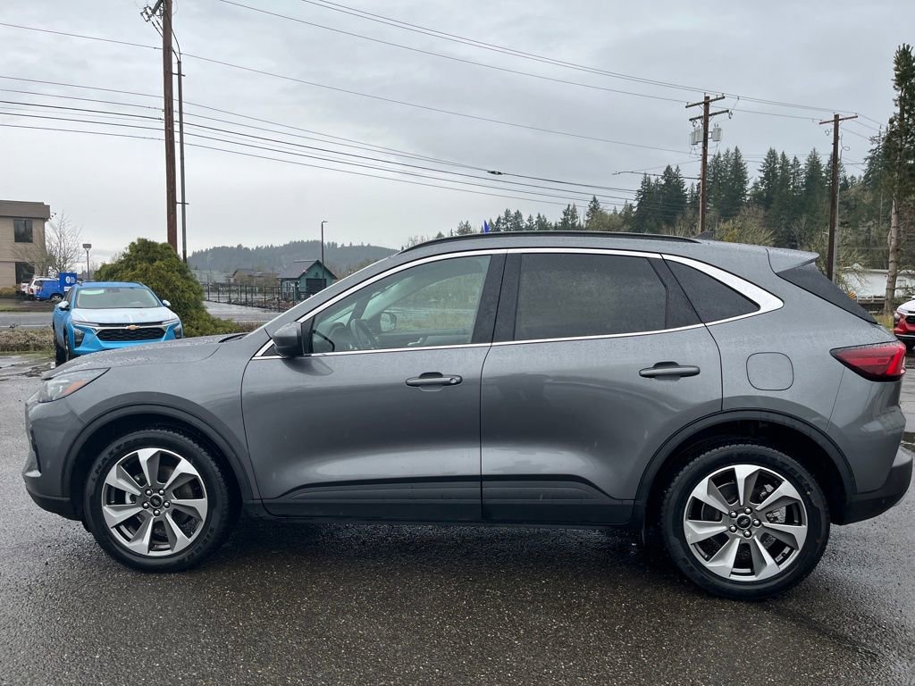Certified 2023 Ford Escape Platinum AWD/4WD image 3