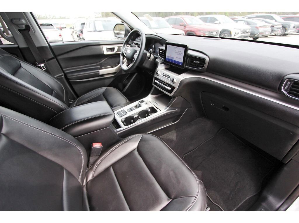 Certified 2022 Ford Explorer XLT w/ Equipment Group 202A image 29