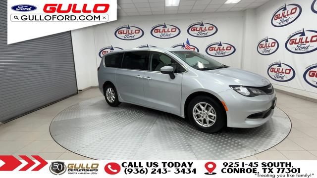 Used 2023 Chrysler Voyager LX FWD image 2