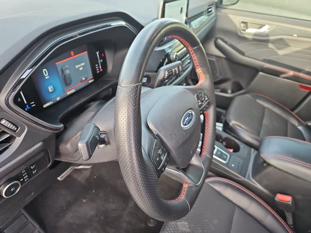 Certified 2024 Ford Escape ST-Line Select AWD/4WD image 9