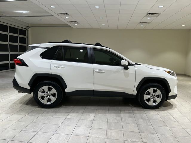 Used 2020 Toyota RAV4 XLE w/ Convenience Package FWD image 2