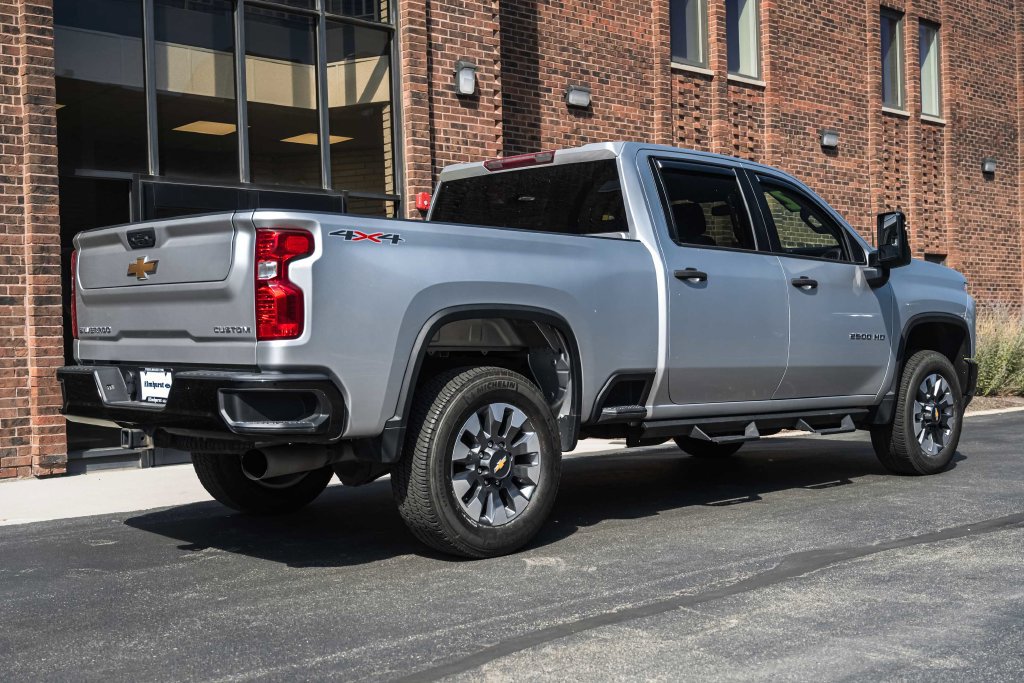 Used 2022 Chevrolet Silverado 2500 Custom w/ Custom Value Package AWD/4WD image 6
