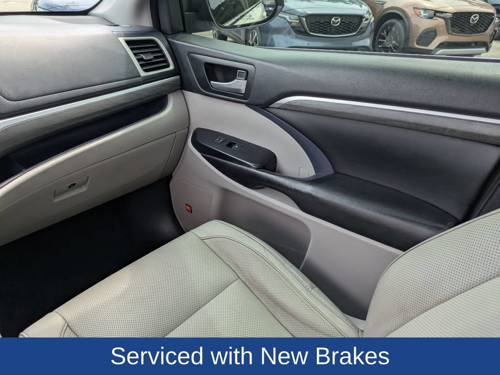 Used 2018 Toyota Highlander Limited Platinum FWD image 22