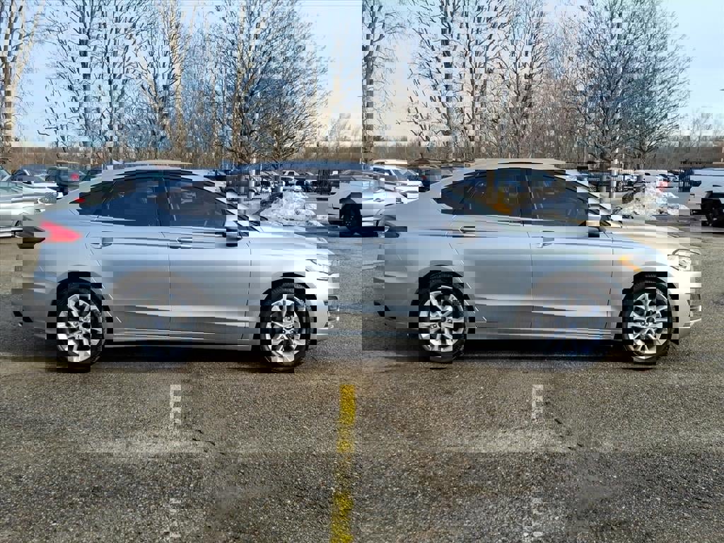 Certified 2020 Ford Fusion SE image 6