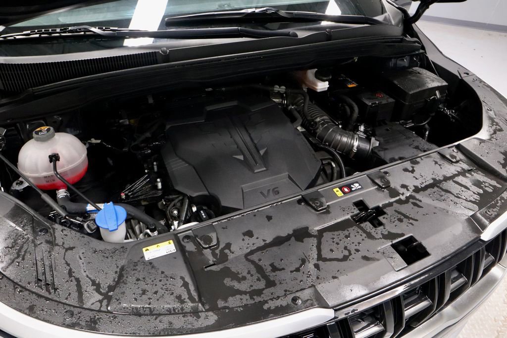 Used 2024 Kia Carnival LX image 16