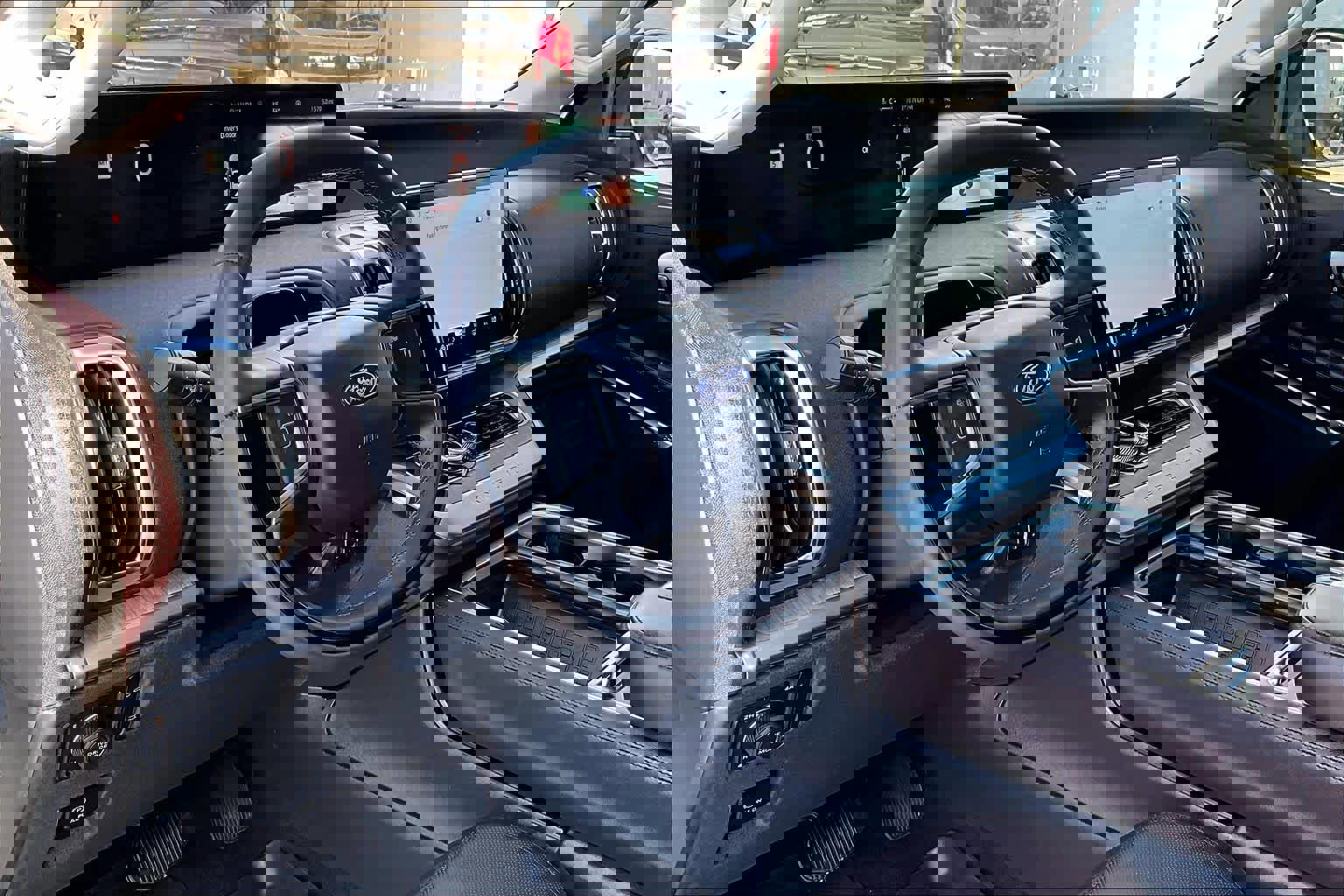 Certified 2025 Ford Expedition Platinum w/ Platinum Ultimate Package image 10