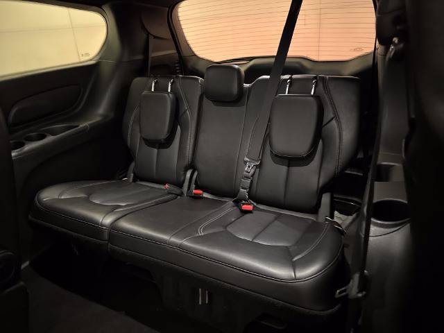 Used 2025 Chrysler Pacifica Select FWD image 32