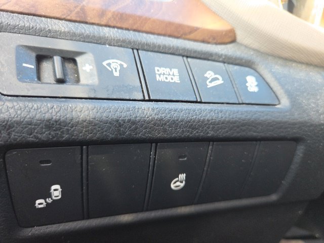 Used 2018 Hyundai Santa Fe Sport w/ 2.4L Tech Package 04 FWD image 31