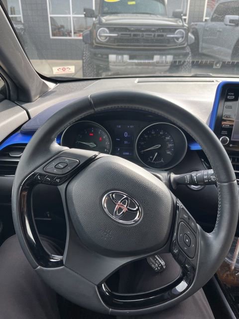 Used 2020 Toyota C-HR XLE image 8