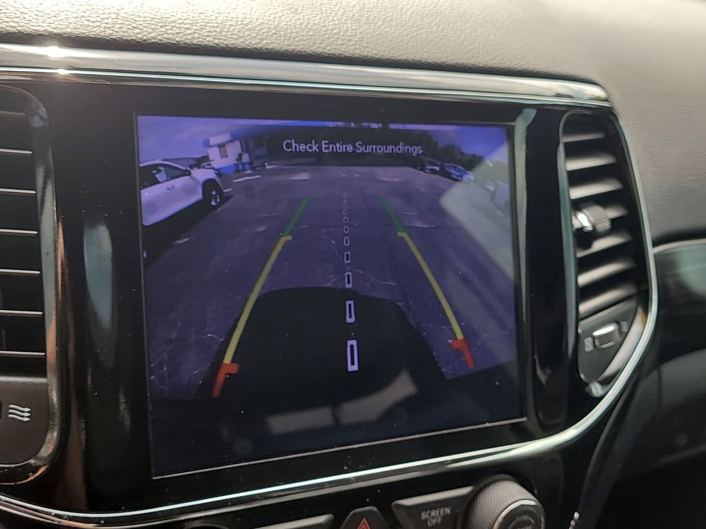 Used 2020 Jeep Grand Cherokee Altitude image 22