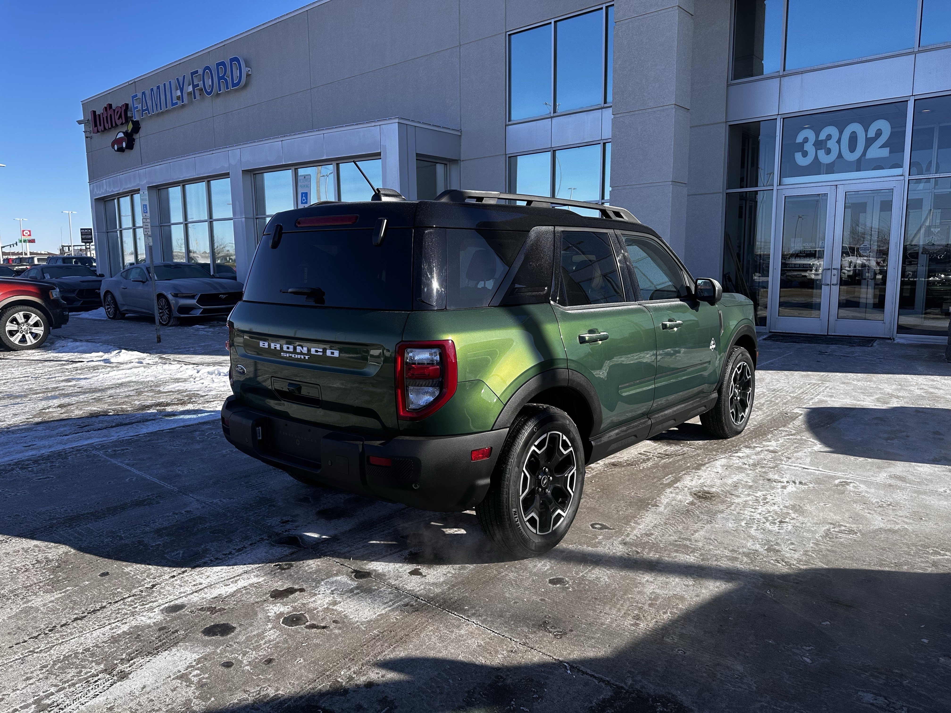 Certified 2025 Ford Bronco Sport Outer Banks w/ Outer Banks Tech Package+ image 3