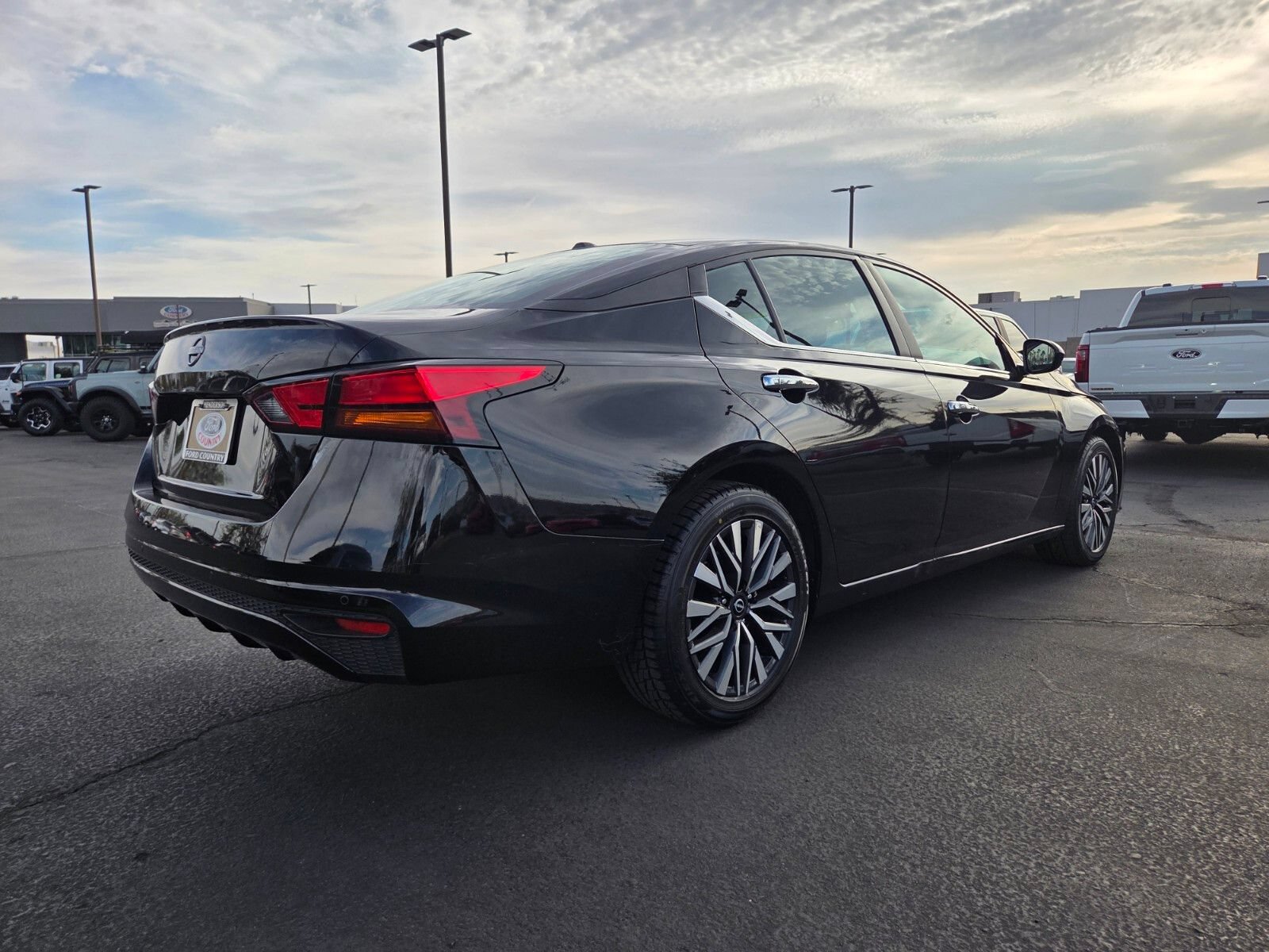 Used 2025 Nissan Altima 2.5 SV FWD image 6
